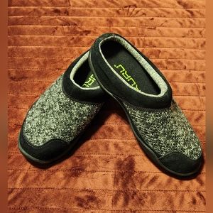 Kuru Draft slip-on Mules-mismatched left sz 7.5,  right sz 8 women's. EXC